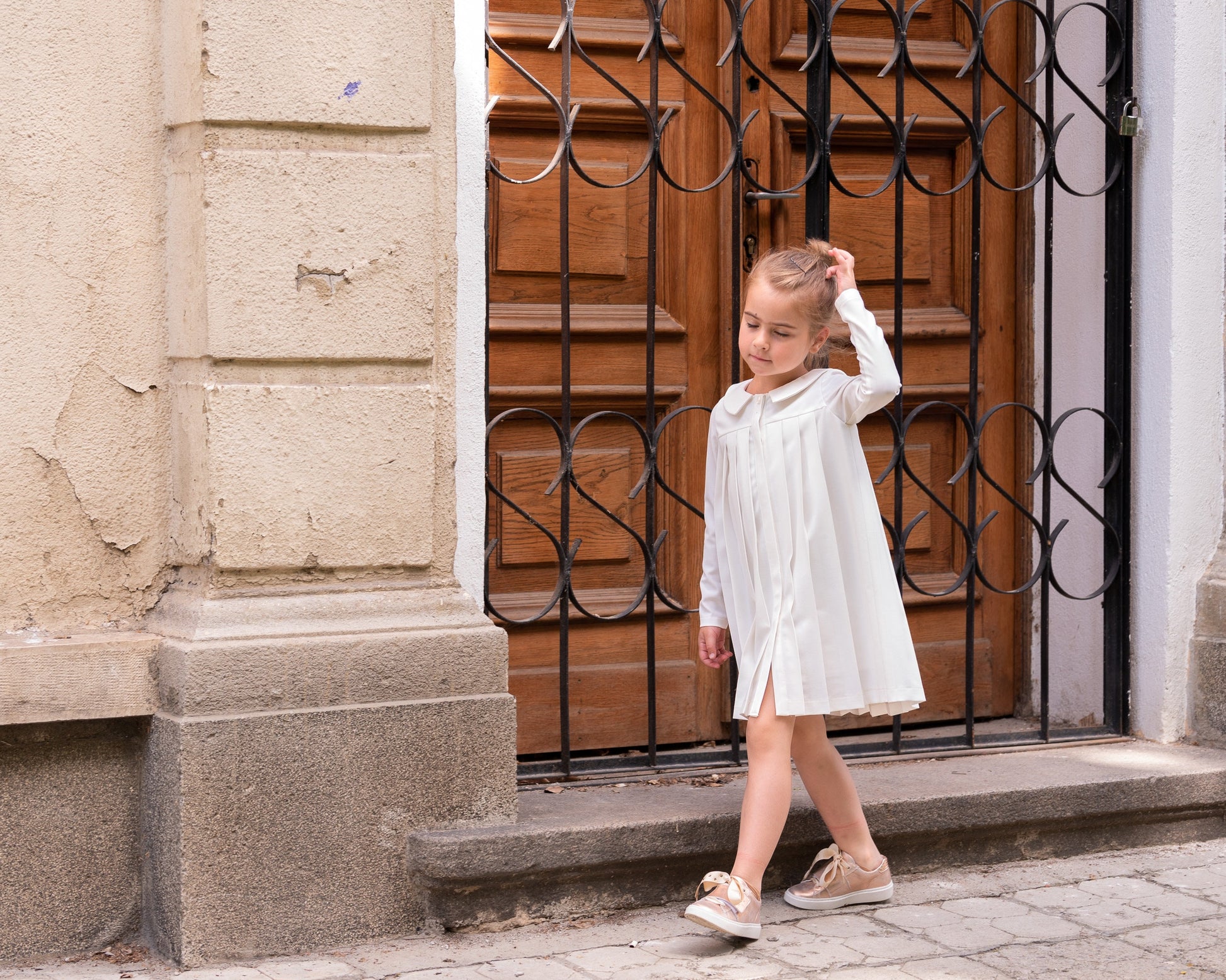 Girls white pleated dress/ Long sleeve formal dress/ Toddler girl pleated christening dress/ Peter pan collar baptism dress