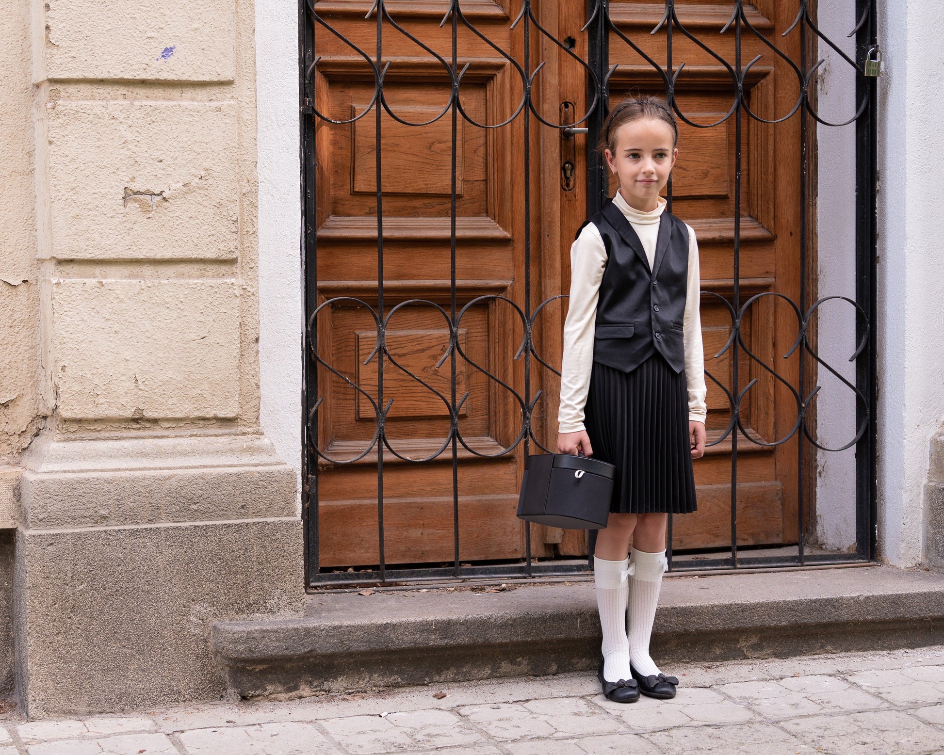 Stylish black formal set for girls/ 2 piece accordion skirt and vest outfit/ Elegant outfit for toddlers girl/ Girls formal wear