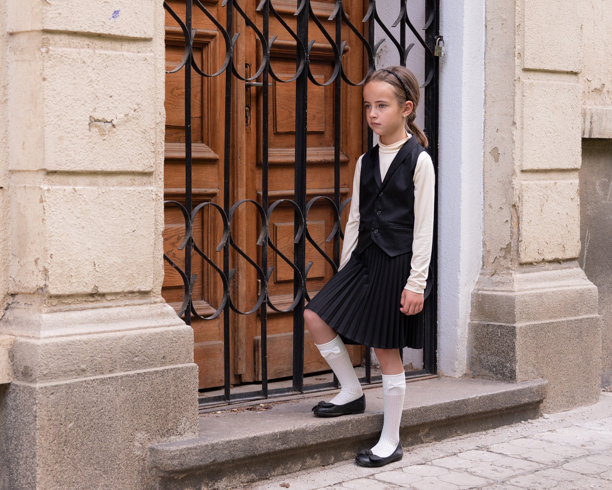 Stylish black formal set for girls/ 2 piece accordion skirt and vest outfit/ Elegant outfit for toddlers girl/ Girls formal wear