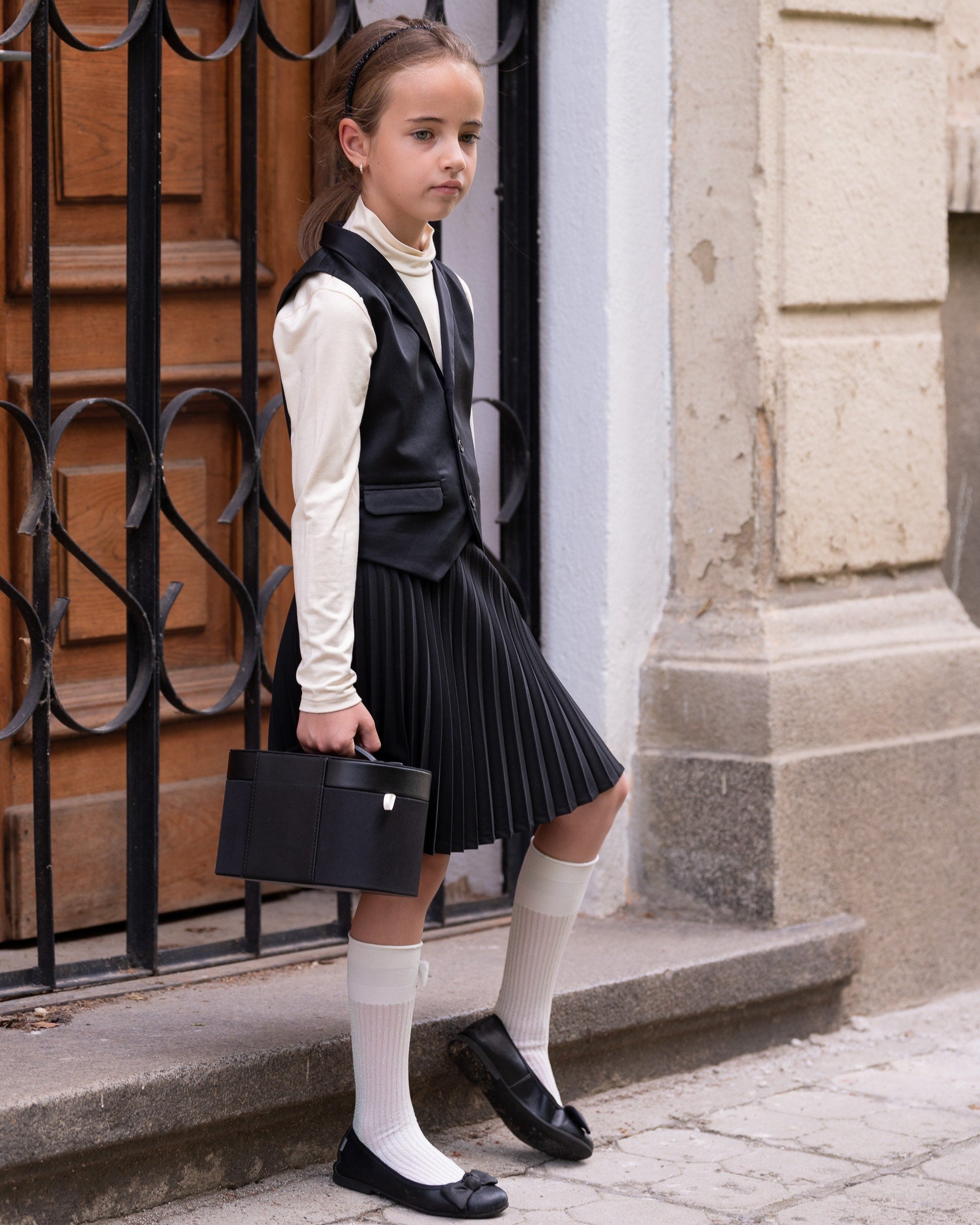 Stylish black formal set for girls/ 2 piece accordion skirt and vest outfit/ Elegant outfit for toddlers girl/ Girls formal wear