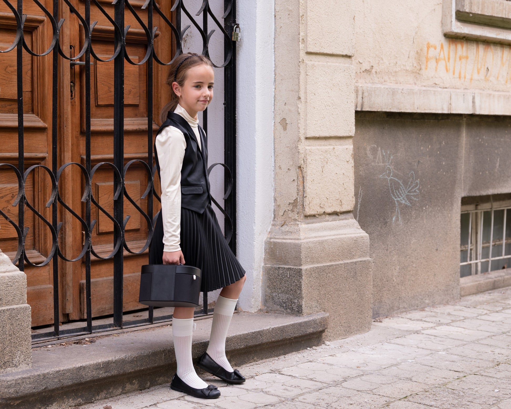 Stylish black formal set for girls/ 2 piece accordion skirt and vest outfit/ Elegant outfit for toddlers girl/ Girls formal wear