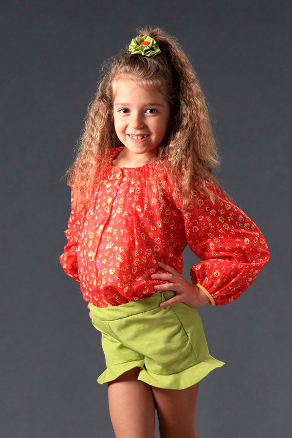 Girls ditsy floral top/Kids summer outfit/Floral blouse/Toddler girl peasant top/Summer clothes/Blossom top/Puff sleeve loose top/Thin top